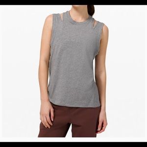 LA SPLIT shoulder muscle tank